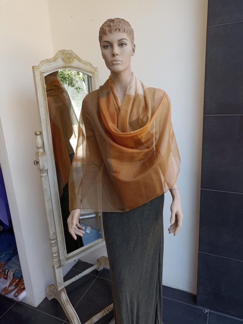 Εσάρπα με όλα τα χρώματα του Καφέ.