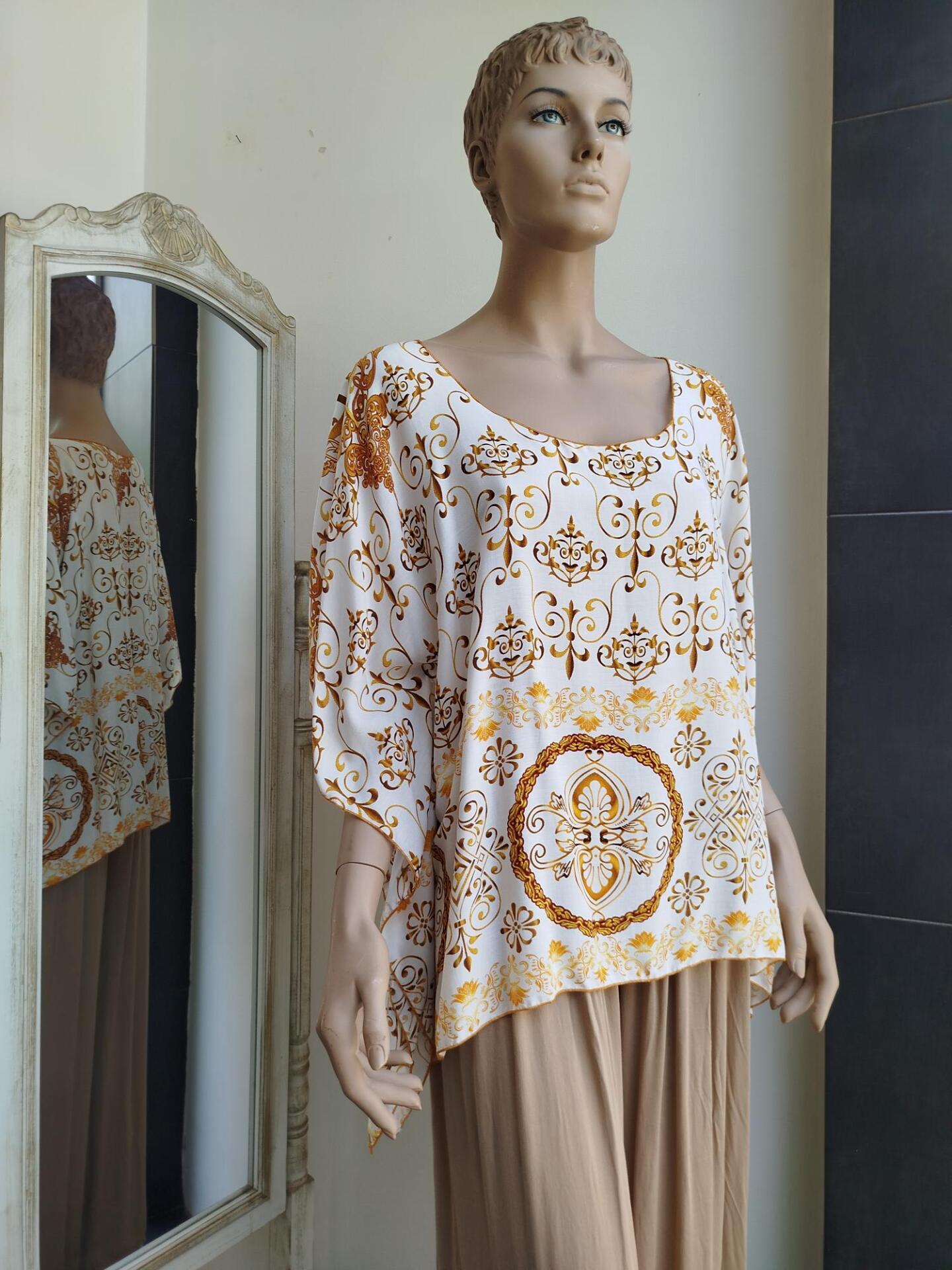 Πόντσο Χρυσό-Καφέ κρεπ σατέν. Πόντσο Χρυσό-Καφέ κρεπ σατέν.