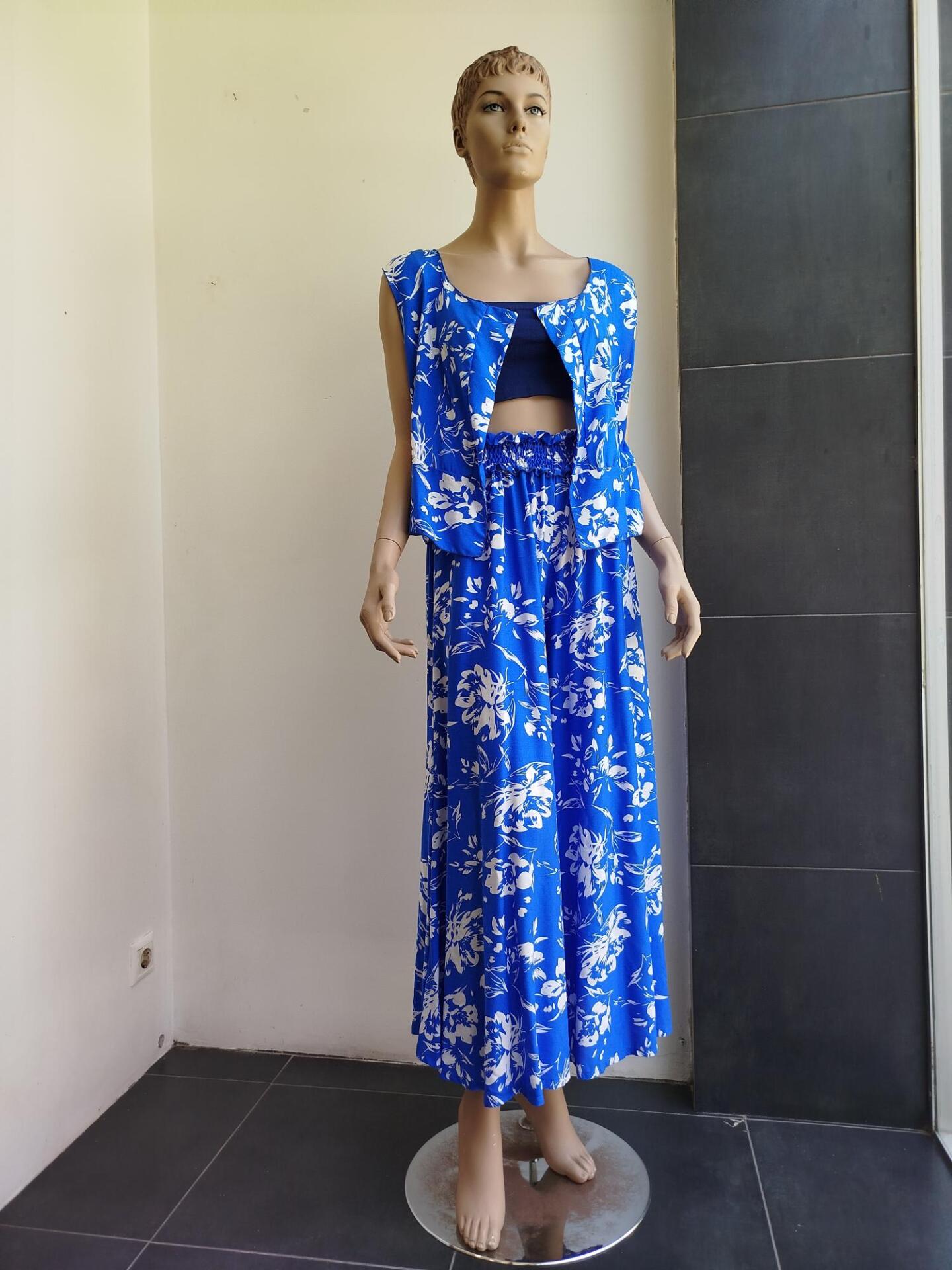 Γιλέκο Μπλε ηλεκτρίκ-Άσπρο . Γιλέκο Μπλε ηλεκτρίκ-Άσπρο .