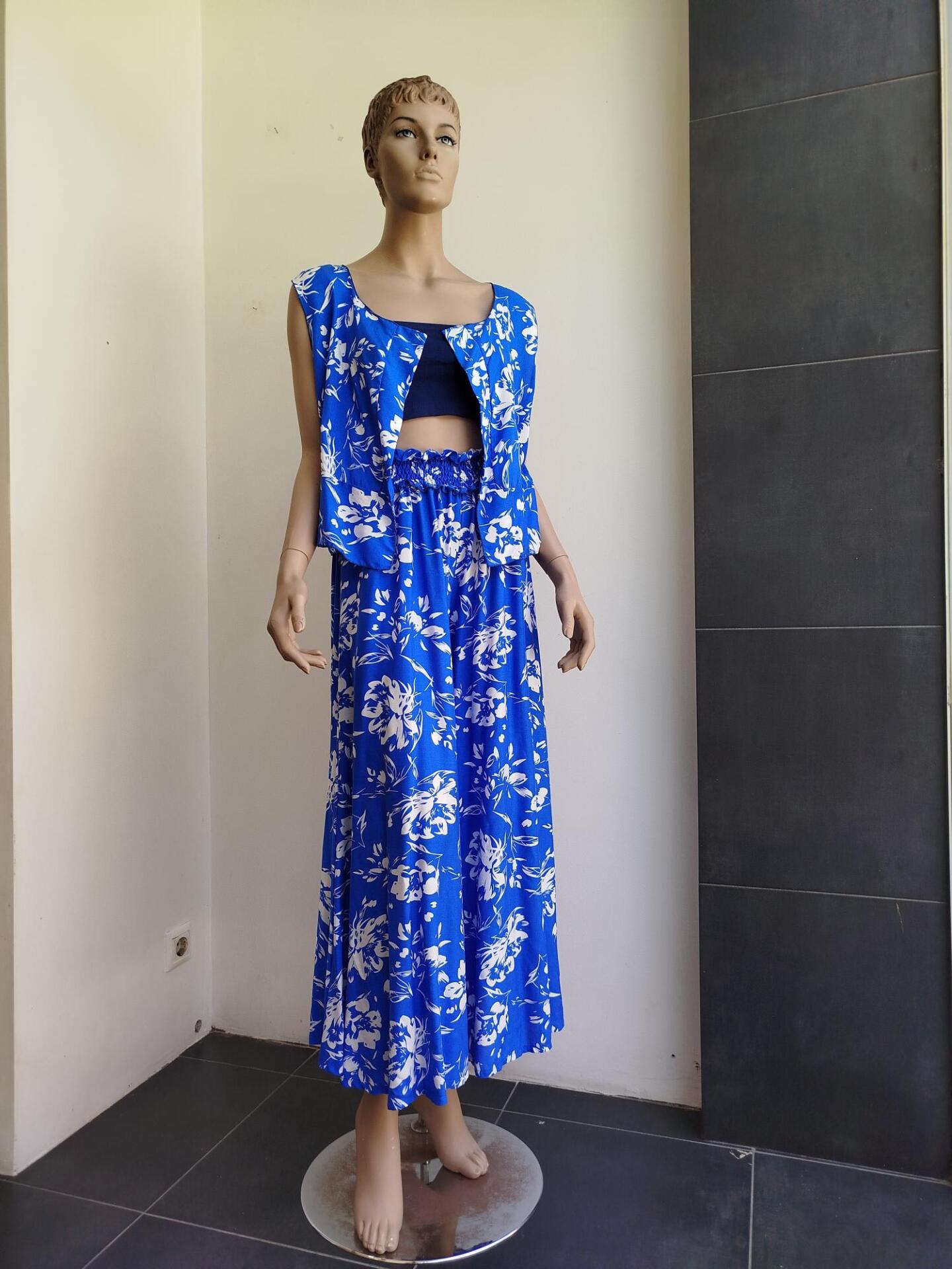 Γιλέκο Μπλε ηλεκτρίκ-Άσπρο . Γιλέκο Μπλε ηλεκτρίκ-Άσπρο .