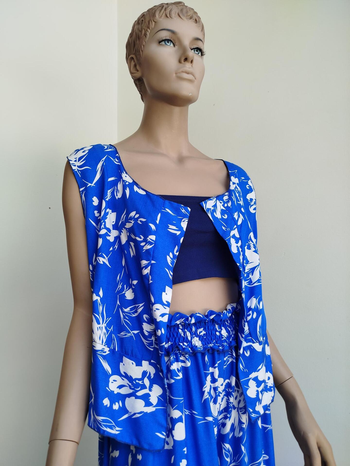 Γιλέκο Μπλε ηλεκτρίκ-Άσπρο . Γιλέκο Μπλε ηλεκτρίκ-Άσπρο .