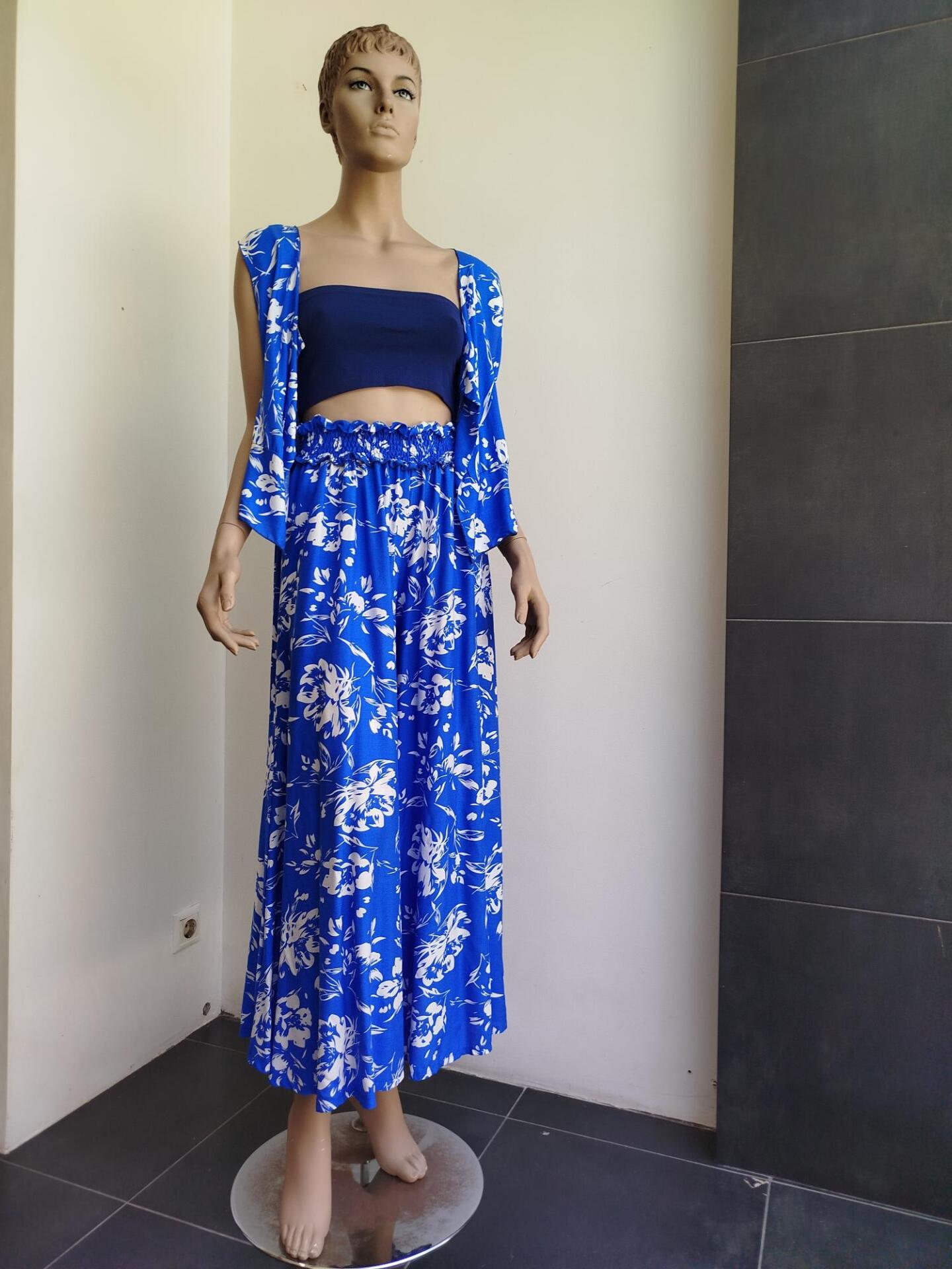 Γιλέκο Μπλε ηλεκτρίκ-Άσπρο . Γιλέκο Μπλε ηλεκτρίκ-Άσπρο .